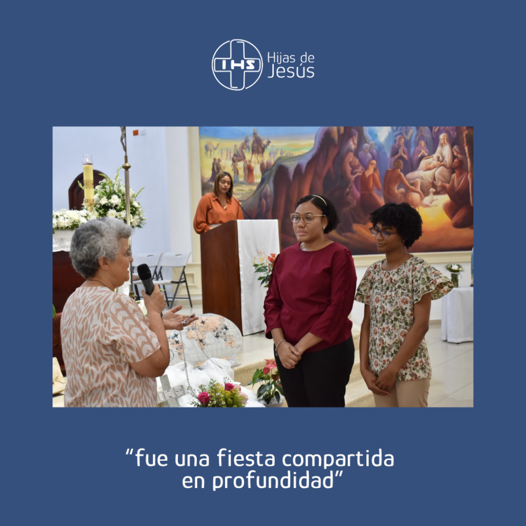 Jennifer y Paola en sus primeros votos junto con la Superiora Provincial